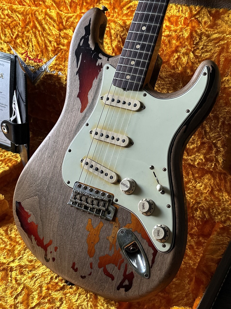 Fender Stratocaster Rory Gallagher Tribute Custom Shop Relic with COA & Case Mint - Thumbnail 3