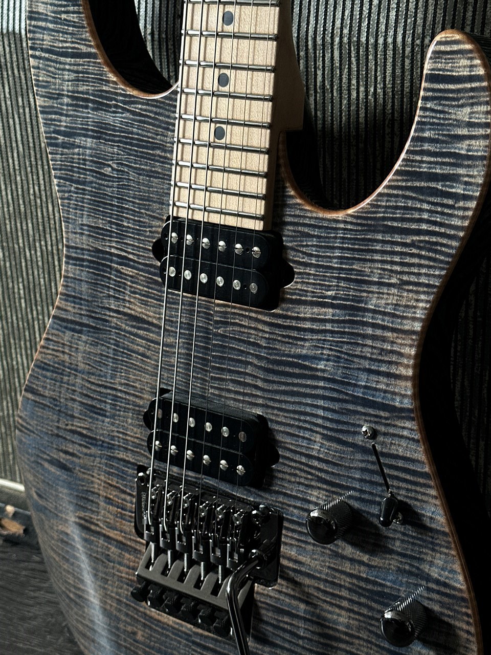Suhr Pro Series M6 Modern Trans Blue Denim Stainless Steel 24 Frets - Thumbnail 3