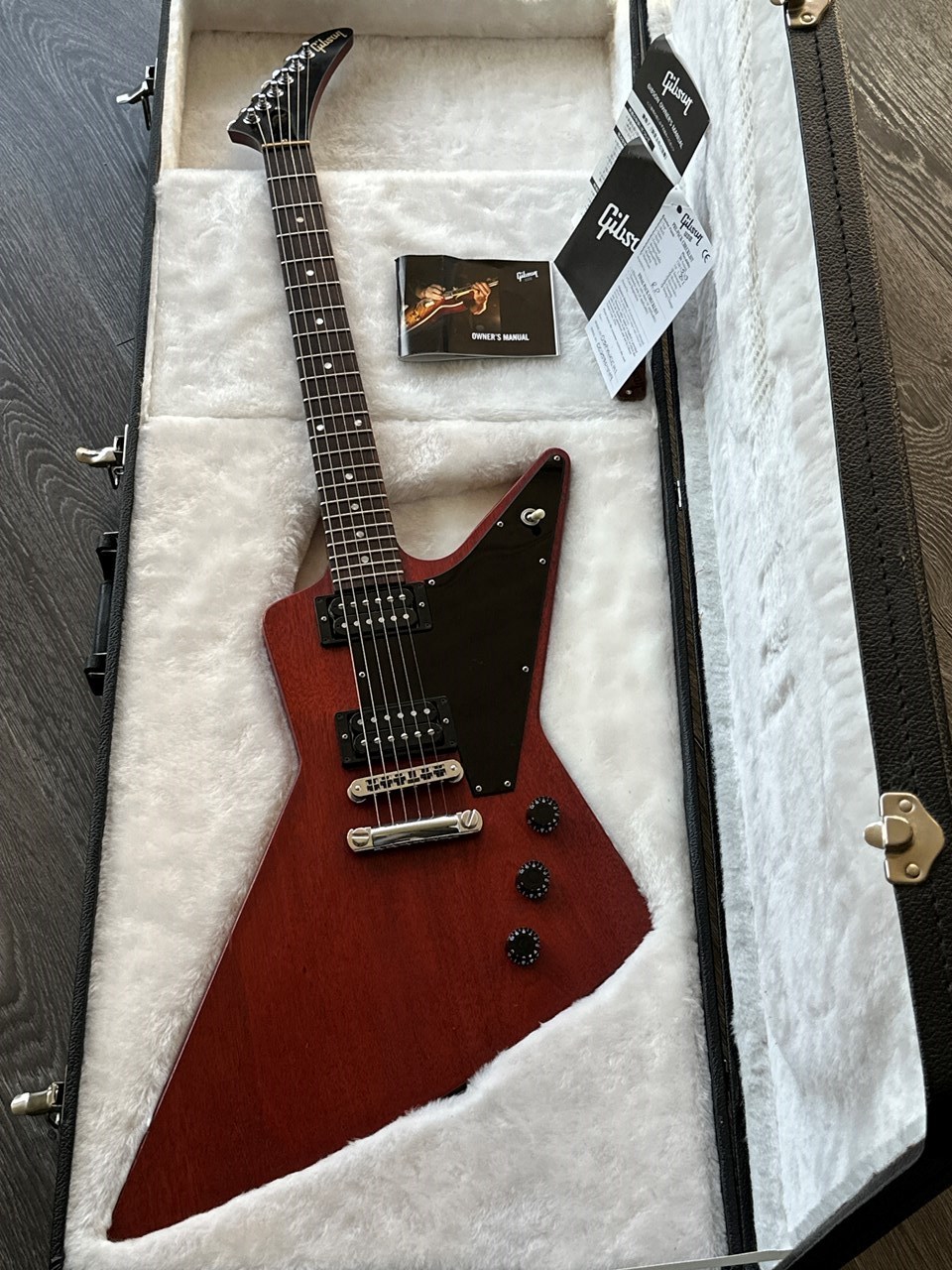 Gibson Explorer Faded Worn Cherry with Papers & Original Case - Thumbnail 4