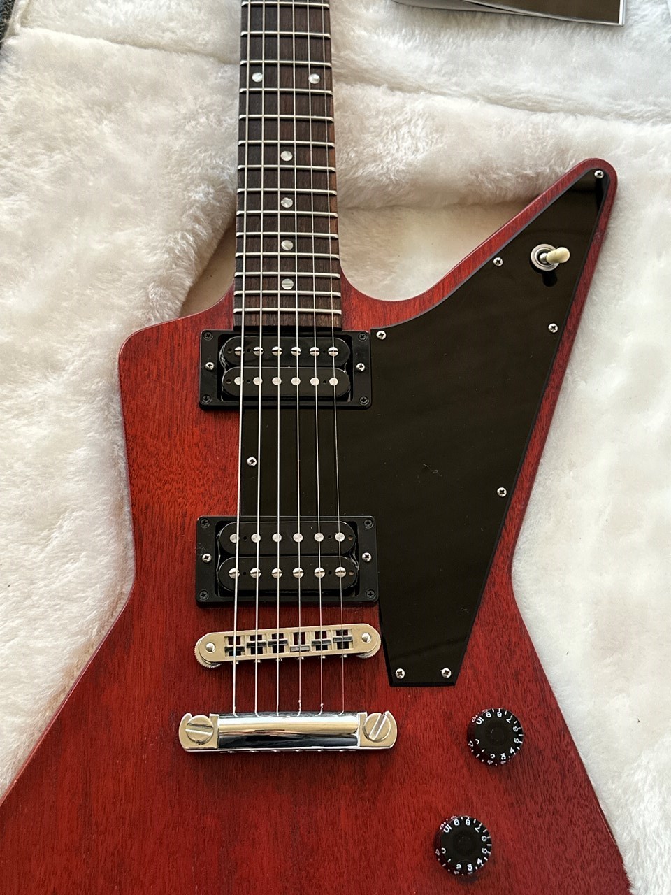 Gibson Explorer Faded Worn Cherry with Papers & Original Case - Thumbnail 2