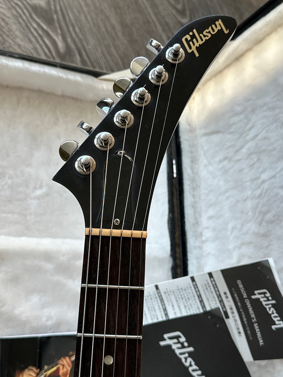 Gibson Explorer Faded Worn Cherry with Papers & Original Case - Thumbnail 3
