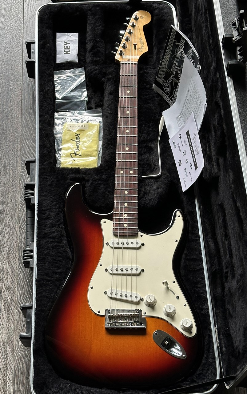 2011 Fender American Standard Stratocaster 3-Color Sunburst - Thumbnail 5