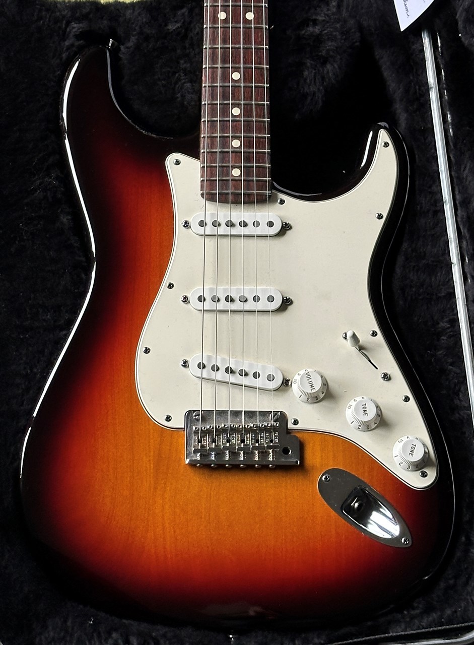 2011 Fender American Standard Stratocaster 3-Color Sunburst - Thumbnail 4