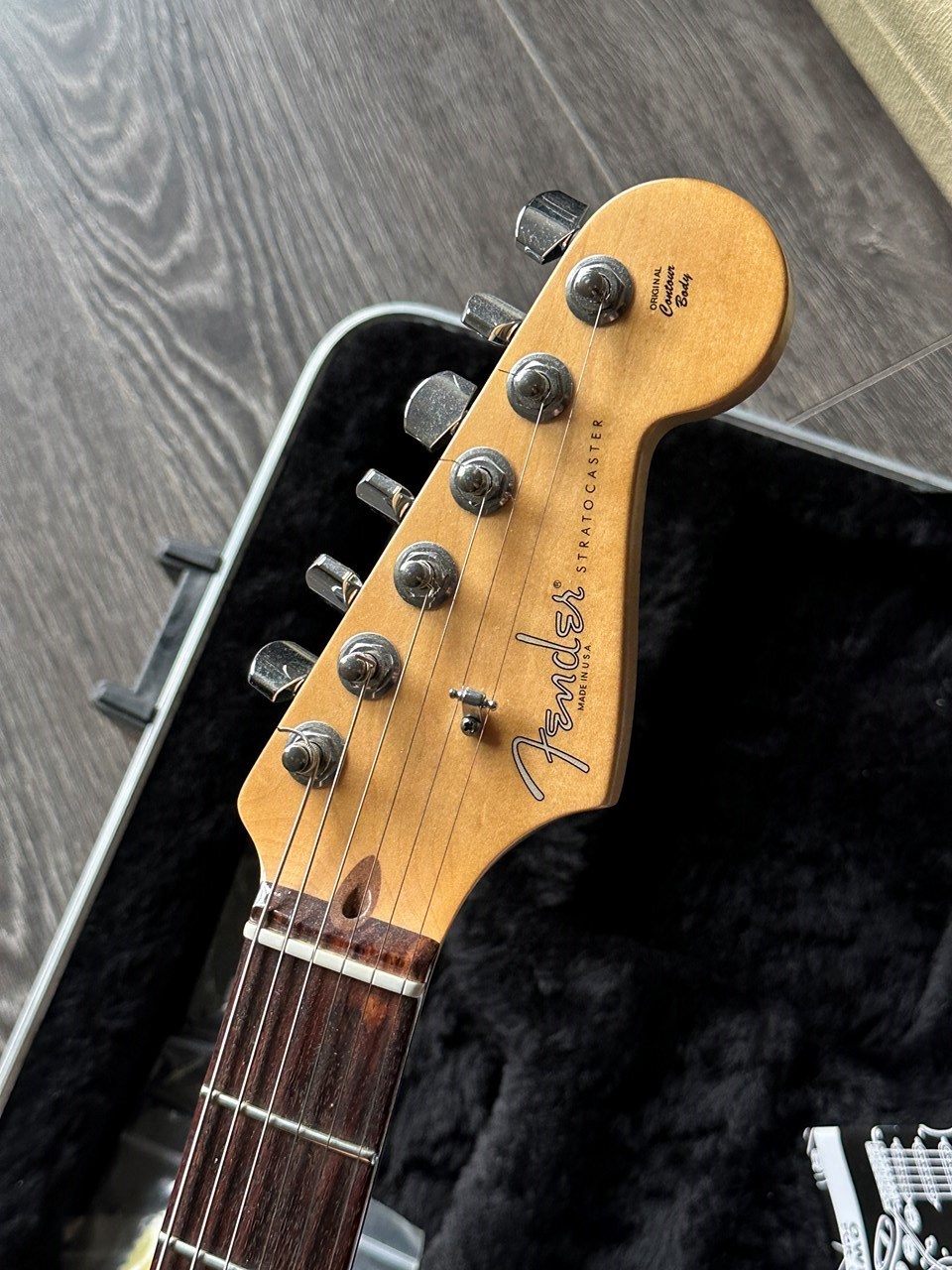 2011 Fender American Standard Stratocaster 3-Color Sunburst - Thumbnail 3