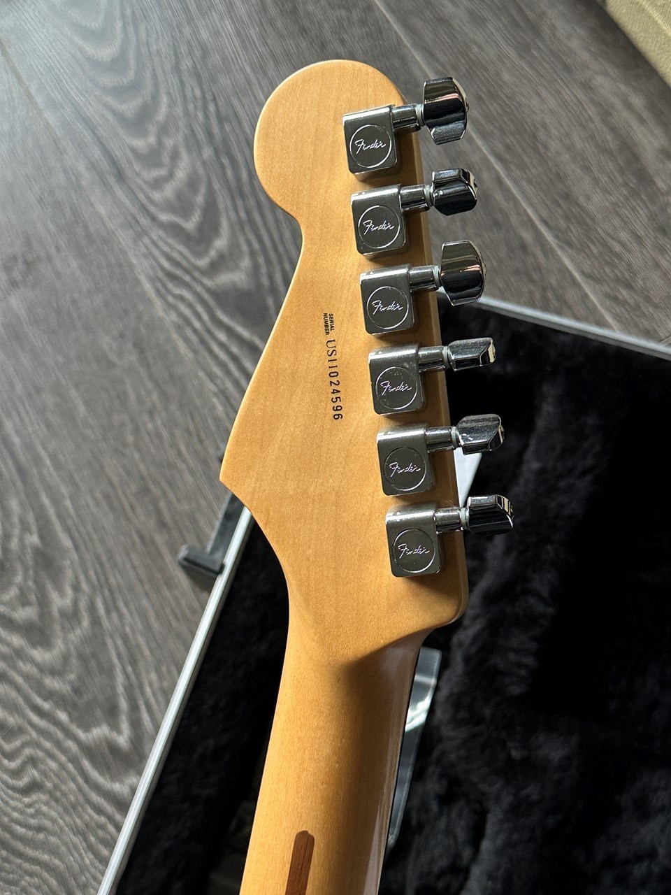 2011 Fender American Standard Stratocaster 3-Color Sunburst - Thumbnail 6
