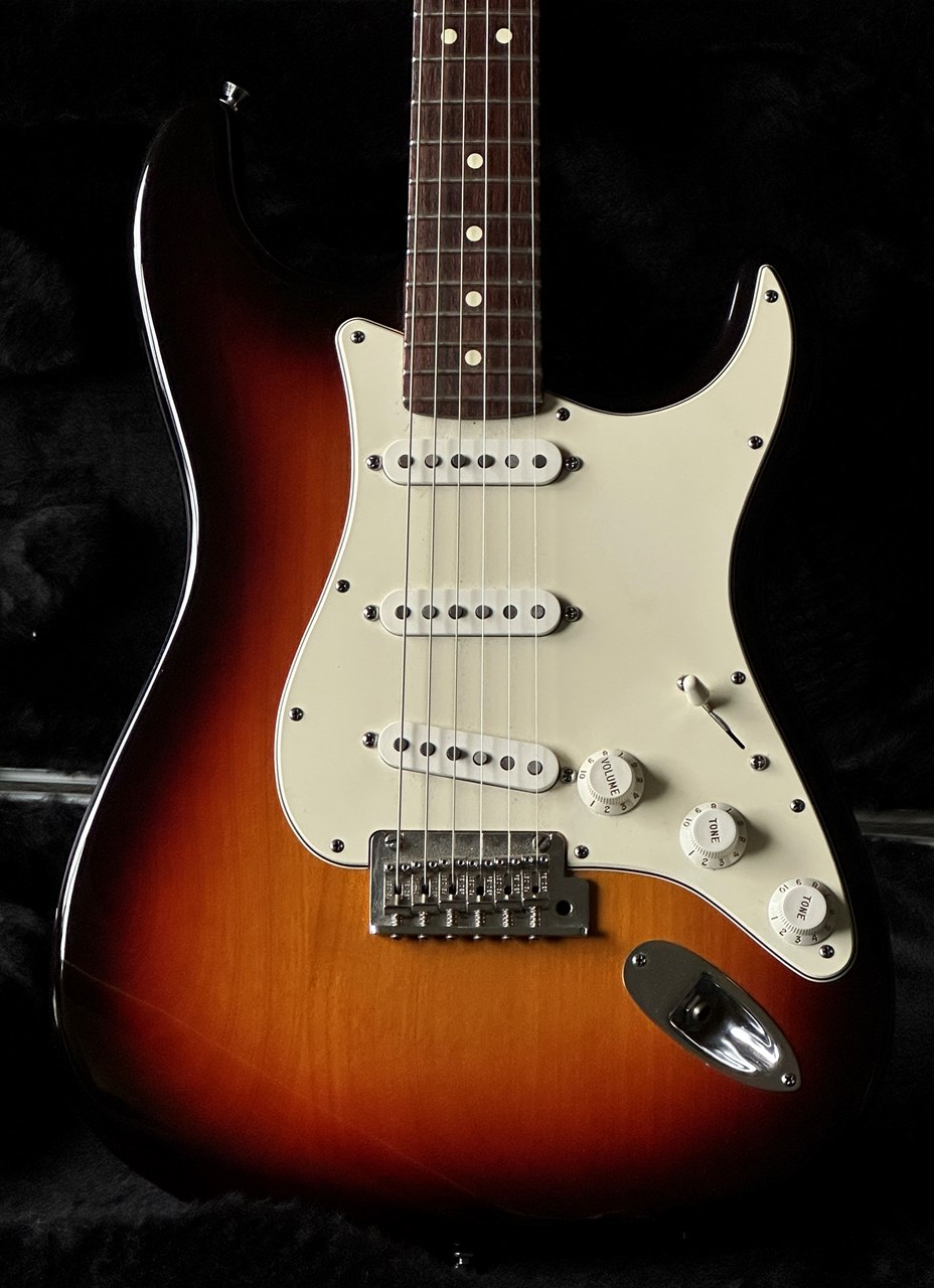 2011 Fender American Standard Stratocaster 3-Color Sunburst - Thumbnail 2