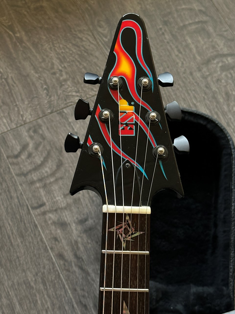 ESP Custom Shop JH-1 James Hetfield Signature with Handsigned COA - Thumbnail 3