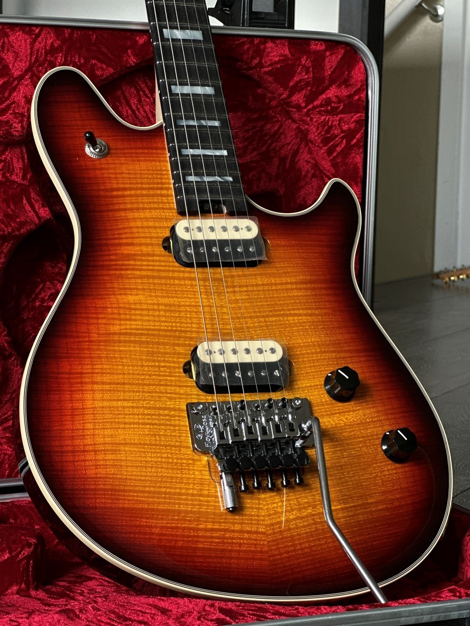 2020 EVH Wolfgang USA 5A Flametop Block Inlays Ebony Fretboard - Thumbnail 3