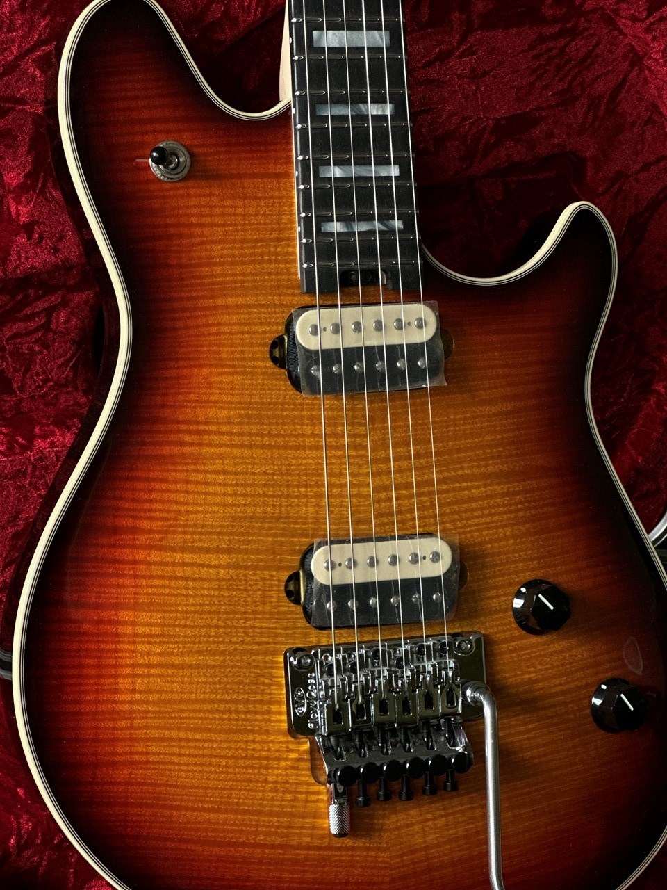 2020 EVH Wolfgang USA 5A Flametop Block Inlays Ebony Fretboard - Thumbnail 2