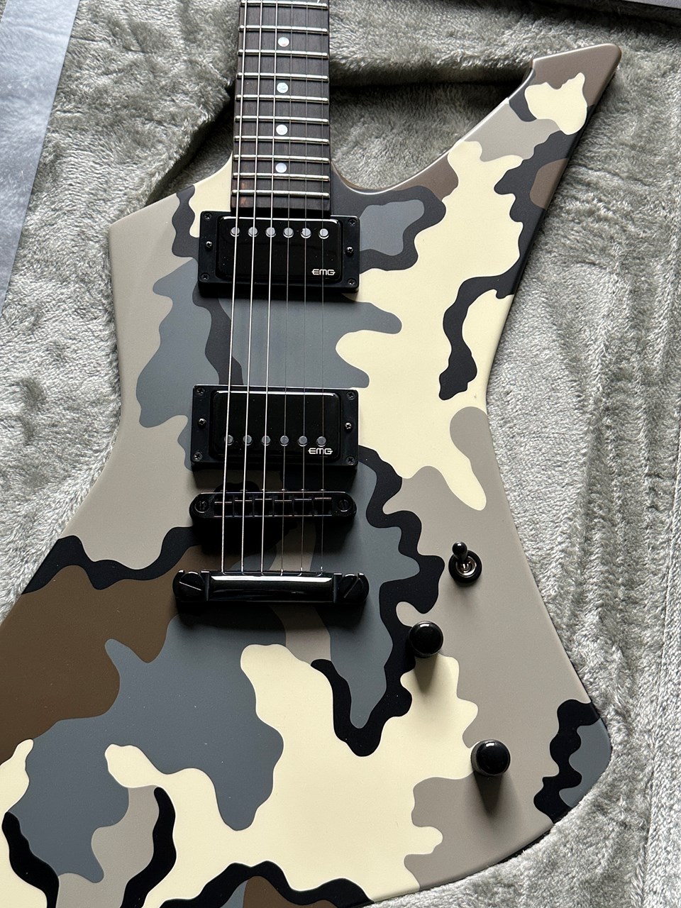 ESP Custom Shop James Hetfield Snakebyte KUIU Camo Satin - Thumbnail 3