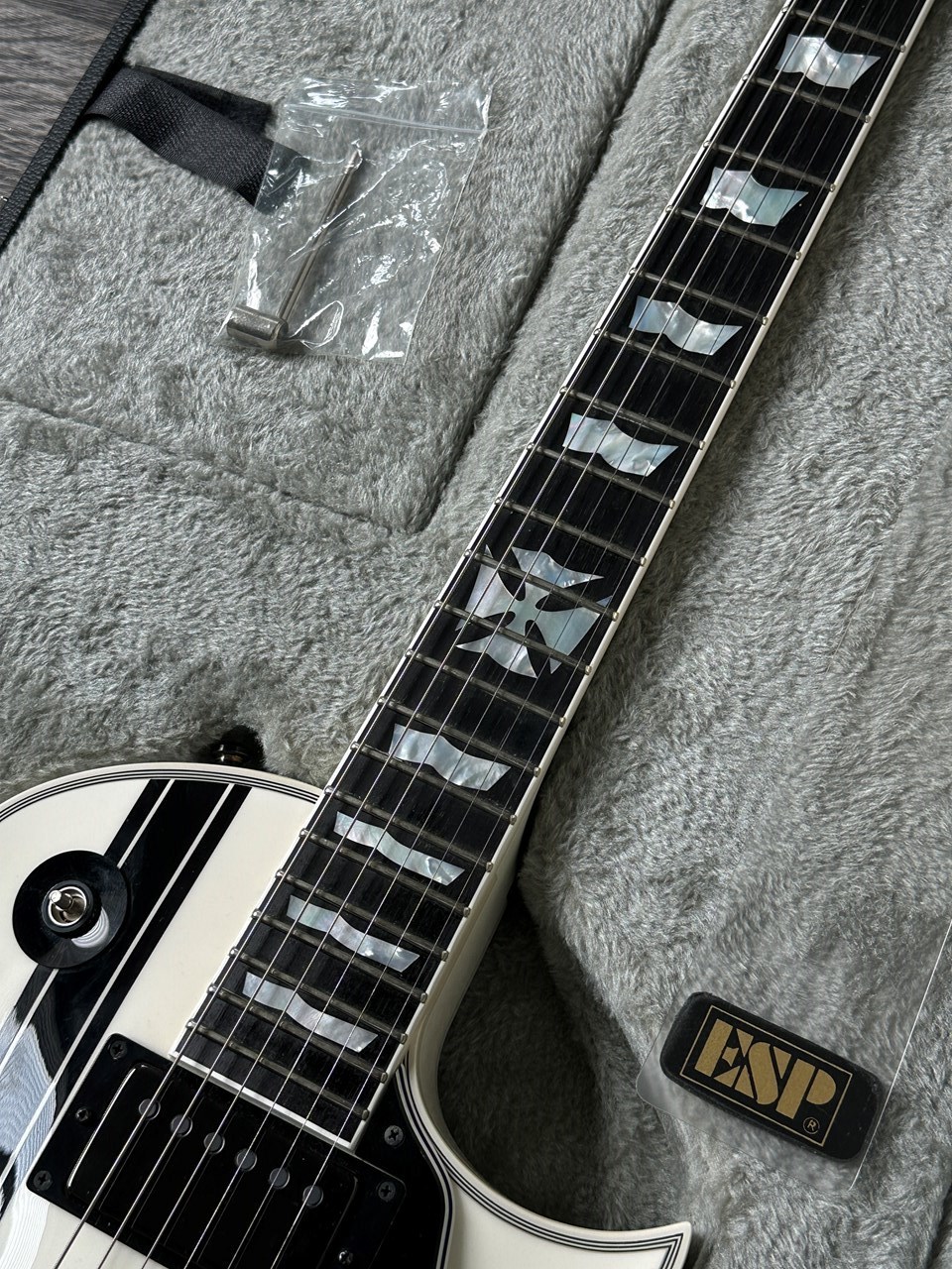 2017 ESP James Hetfield Signature Iron Cross Snow White Complete - Thumbnail 4