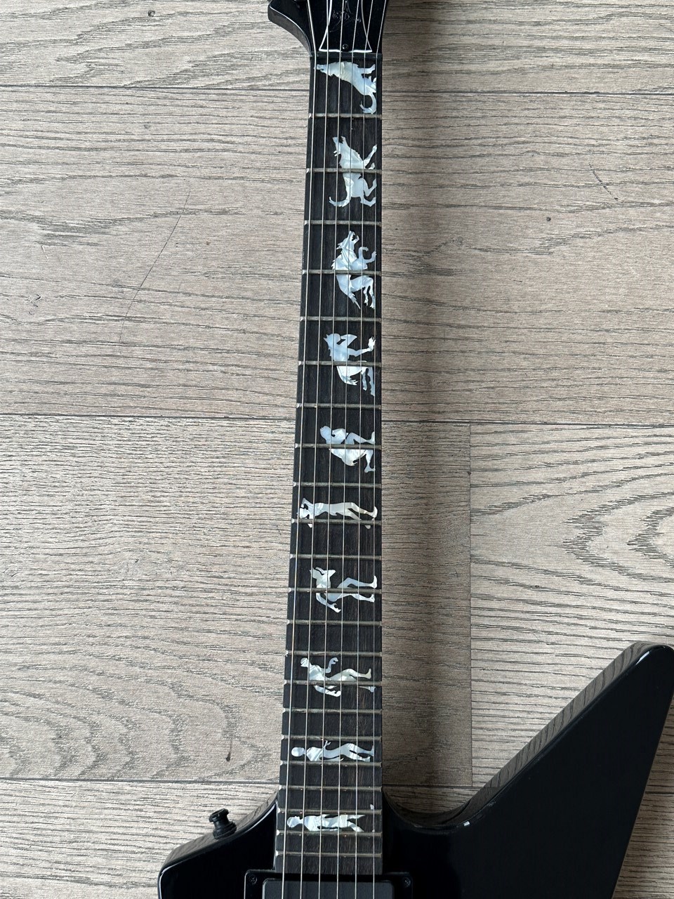 Antonio Guitars Man to Wolf Explorer Handbuilt MX250 Tribute Handbuilt - Thumbnail 2