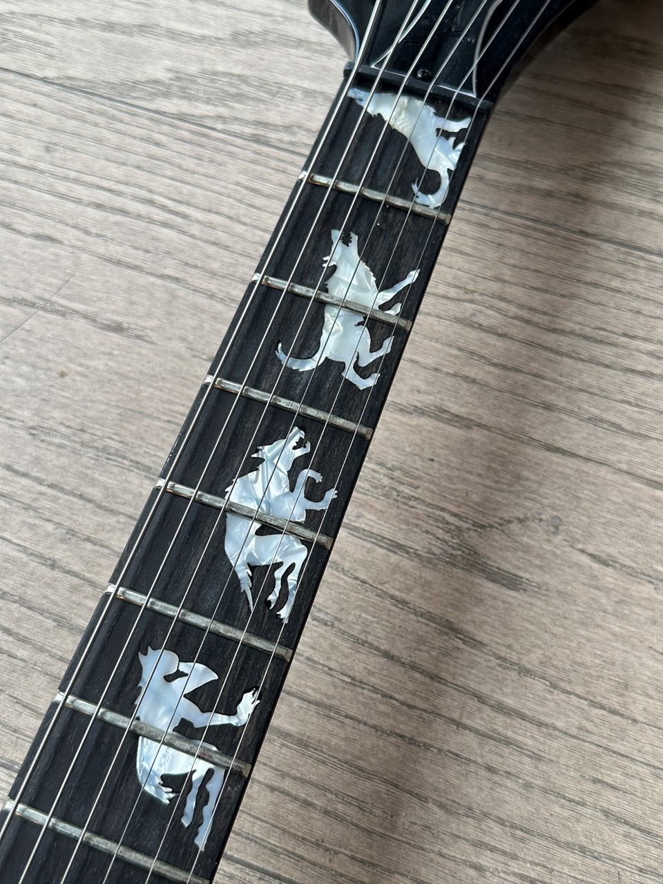 Antonio Guitars Man to Wolf Explorer Handbuilt MX250 Tribute Handbuilt - Thumbnail 6