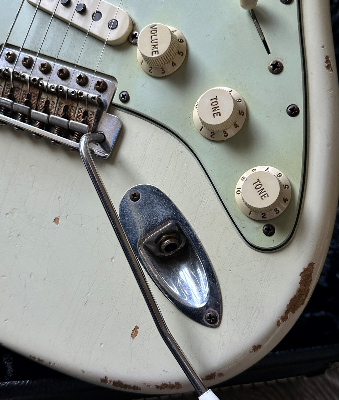 2007 Fender Stratocaster 1969 Relic Olympic White with COA & Case - Thumbnail 6