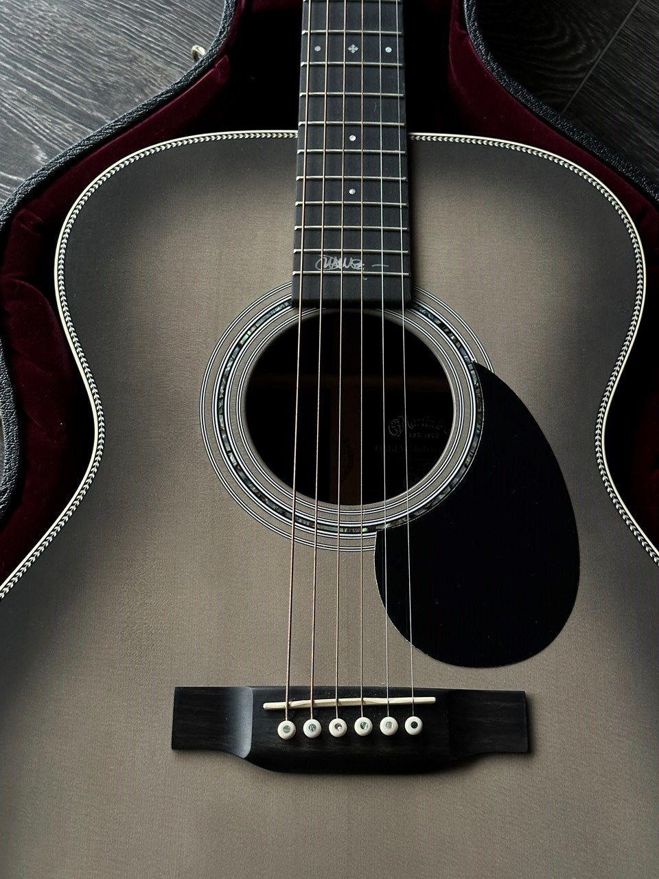 Martin OMJM 20th John Mayer Anniversary Platinum Burst Limited Run - Thumbnail 2