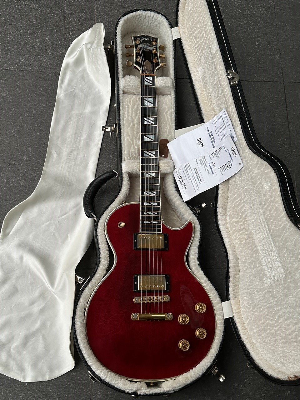 2004 Gibson Les Paul Supreme Winered with Papers & Case - Thumbnail 2