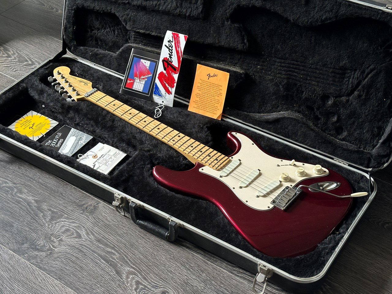 Fender Stratocaster Plus All Complete with Papers & Case - Thumbnail 2