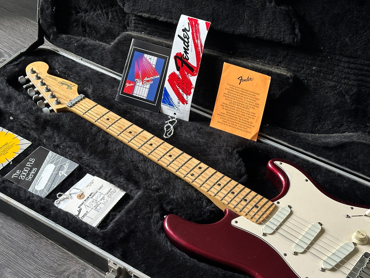 Fender Stratocaster Plus All Complete with Papers & Case - Thumbnail 3