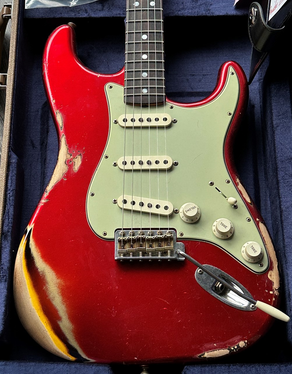 2024 Fender Stratocaster 1965 Heavy Relic Candy Apple Red over Sunburst - Thumbnail 5