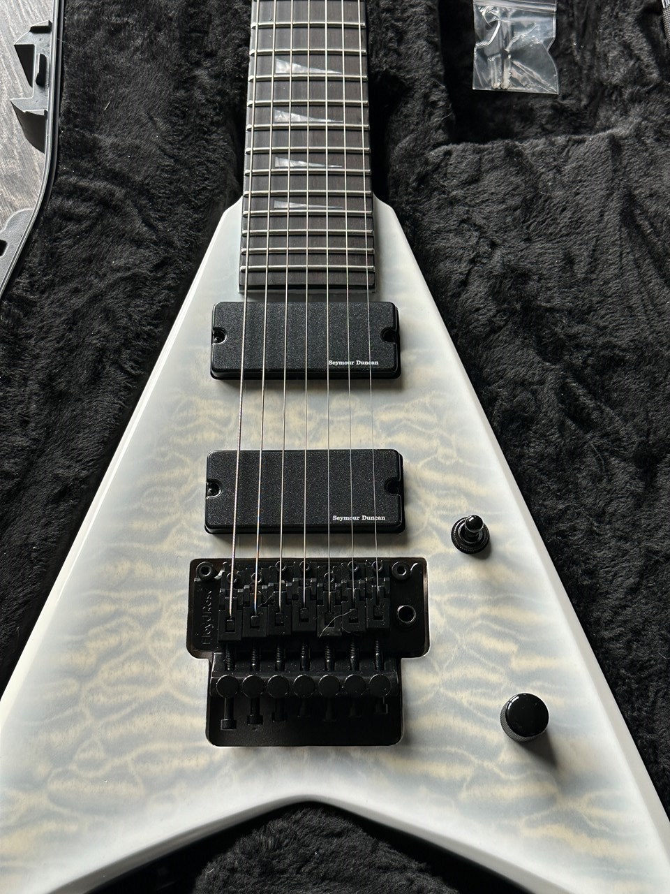 Jackson Pro Series Corey Beaulieu KV7Q King V Winter Storm 7-String Trivium with Case - Thumbnail 3