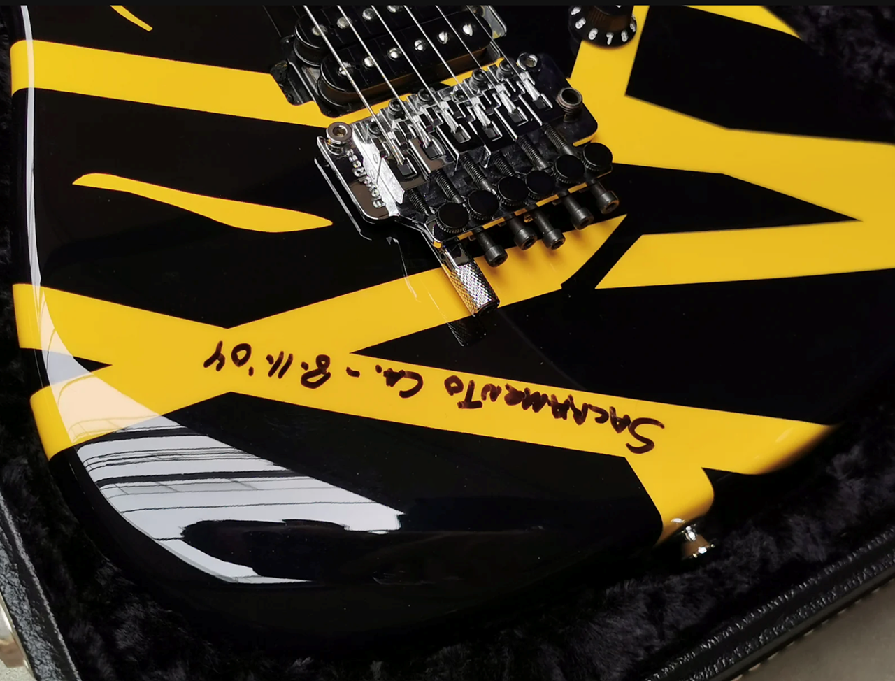 Charvel EVH Art Series Played Striped & Signed by Eddie van Halen 2004 Bumblebee - Thumbnail 6