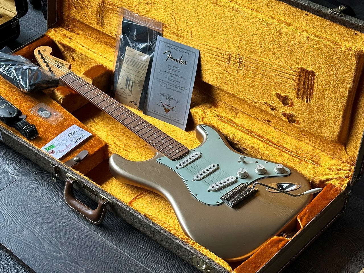 2014 Fender Custom Shop 1964 Stratocaster Shoreline Gold Flamed Maple Neck Closet Classic - Thumbnail 2